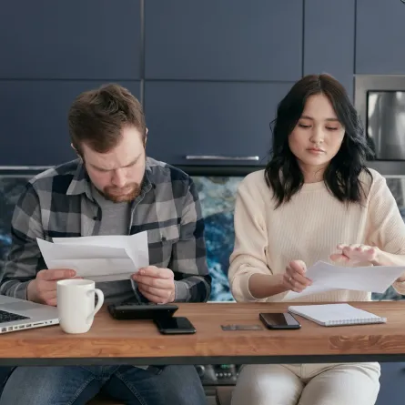 أسرار للتعامل مع الزوج قليل الكلام