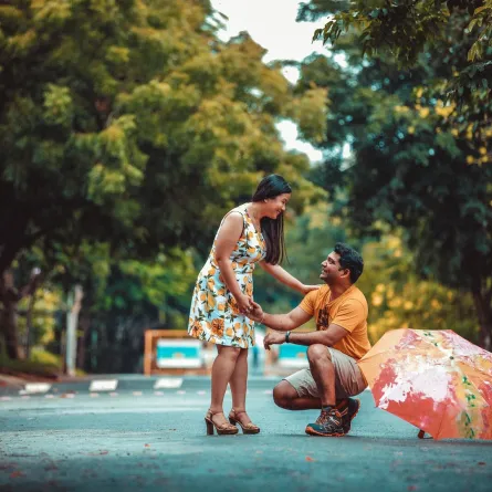 فترة الخطوبة وتطويرالمعرفة الضرورية لبناء حياة زوجية ناجحة.