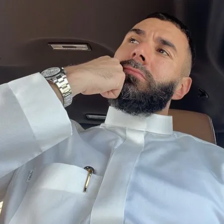 كريم بنزيما بالزي السعودي