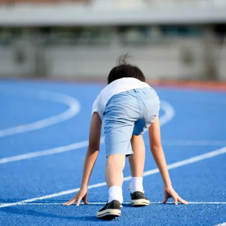 صورة طفل يمارس الجري