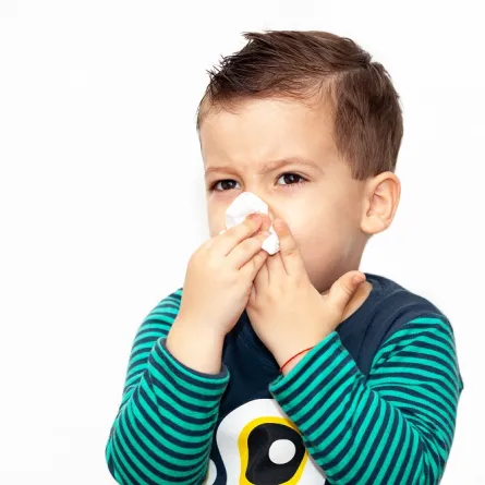 صورة لطفل مصاب بالزكام