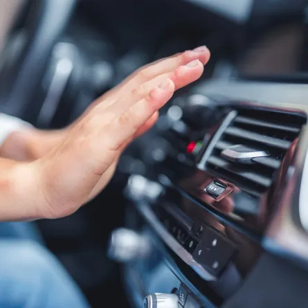 المكيف والوقود في السيارة