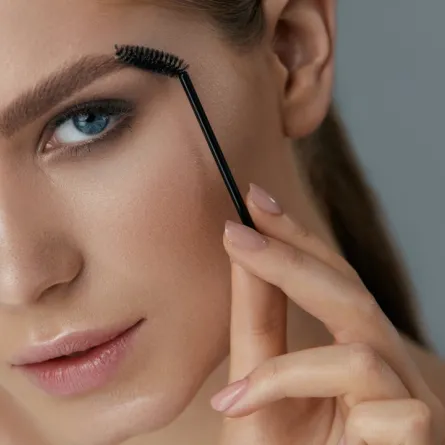 الحواجب المناسبة الصورة من Shutterstock