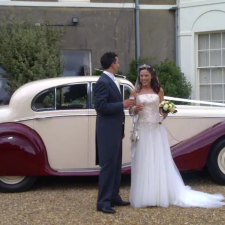 أجمل سيارات الزفاف الكلاسيكية
