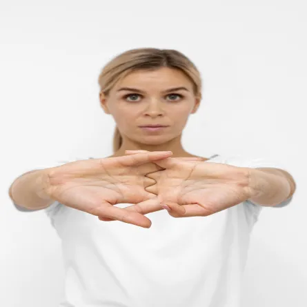 أسباب إدمان فرقعة الأصابع..ونصائح فعّالة للتخلص من هذه العادة (المصدر: Freepik)