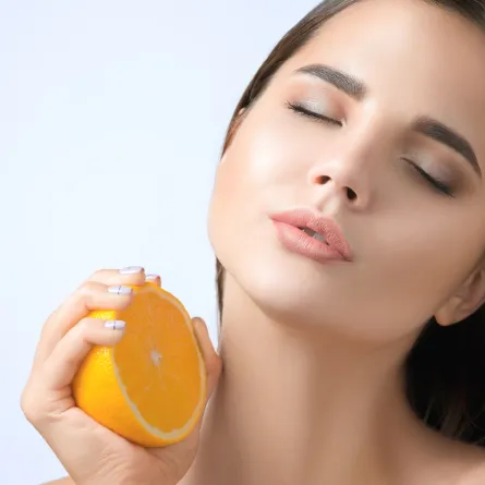 فوائد فيتامين سي للوجه وطريقة استخدامه-الصورة من freepik