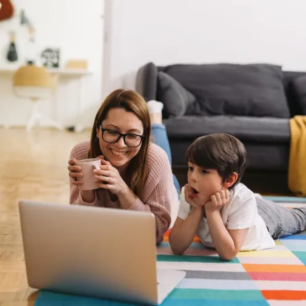 صورة أم وابنها