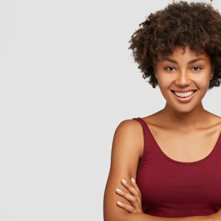 صورة لحامل سعيدة من خبر حملها