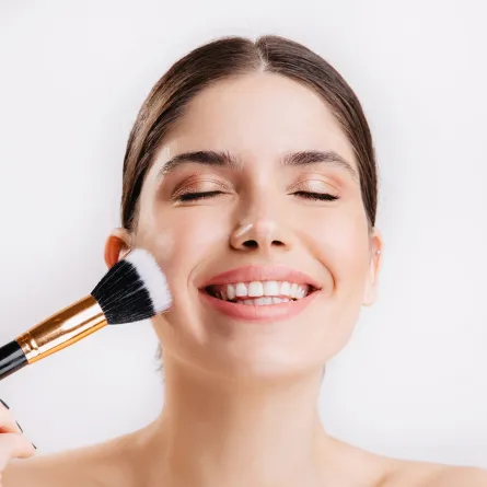 برايمر حسب نوع البشرة- الصورة من Freepik 