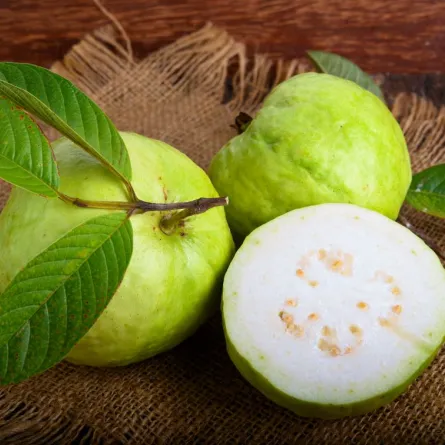 صورة لحبات من الجوافة الشهية واللذيذة