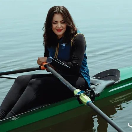 كاريمان أبو الجدايل لاعبة المنتخب السعودي للتجديف