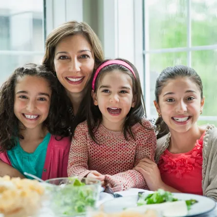 صورة لأسرة متفاهمة سعيدة