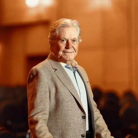 حسين فهمي - الصورة من صفحته الرسمية على الفيس بوك