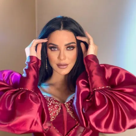 سلاف فواخرجي - الصورة من صفحتها الرسمية على الفيس بوك