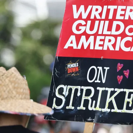 إضراب رابطة الكتاب الأمريكية عن العمل. مصدر الصورة: Mario Tama/Getty Images/AFP