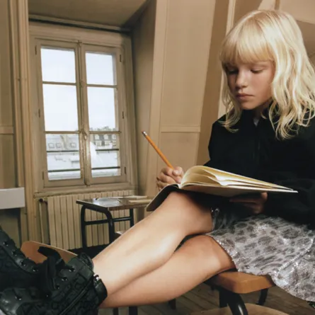  إطلالات "ميتزا غالاكسي" بطابع "العودة إلى المدرسة" من مجموعة "بايبي ديور" Baby Dior 