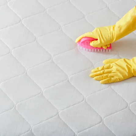 تنظيف مرتبة السرير