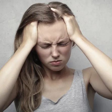صداع ناتج عن التوتر (المصدر: pexels)