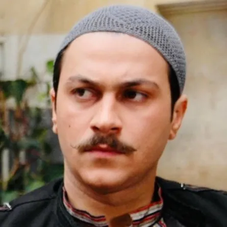 وائل شرف يستعيد ذكريات شخصية معتز في «باب الحارة» قبل 17 عاماً عبر «سيدتي»