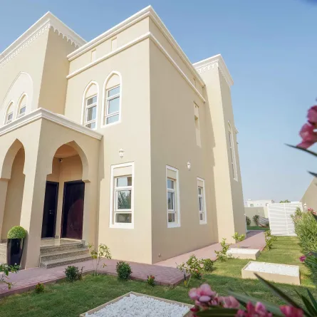 مؤسسة محمد بن راشد للإسكان تعلن إنجاز مشروع 136 فيلا سكنية. الصورة من wam