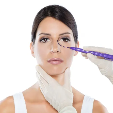 أسباب الاكتئاب بعد عملية تجميل الأنف.. ونصائح فعَّالة للتخلص منه (المصدر: Freepik)