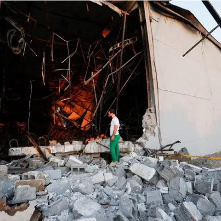 حريق ضخم يلتهم قاعة أعراس في العراق. الصورة من REUTERS by  Khalid Al-Mousily