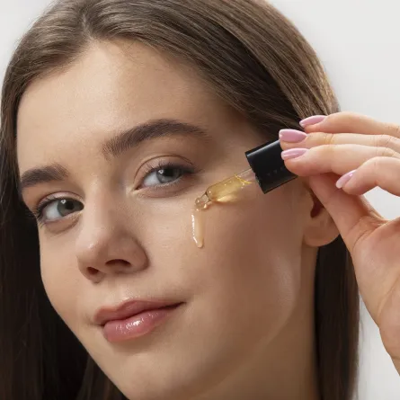 زيت جوز الهن للبشرة- الصورة من Freepik 