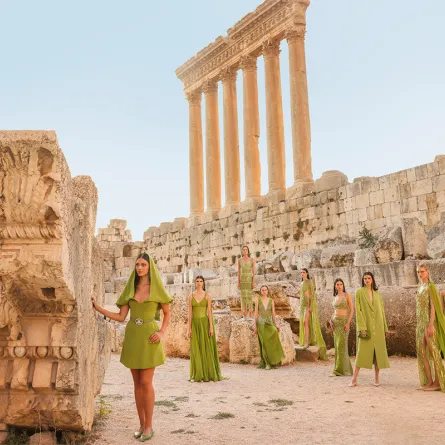 جورج حبيقة يستوحي من بعلبك مجموعة صيف 2024 ضمن أسبوع باريس للموضة (مصدر الصورة Launchmetrics/Spotlight ©)