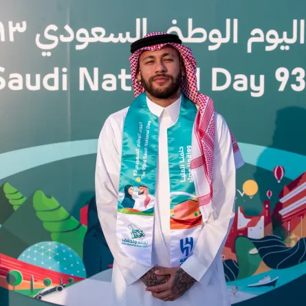 نيمار يرتدي الزي السعودي للاحتفال باليوم الوطني 93