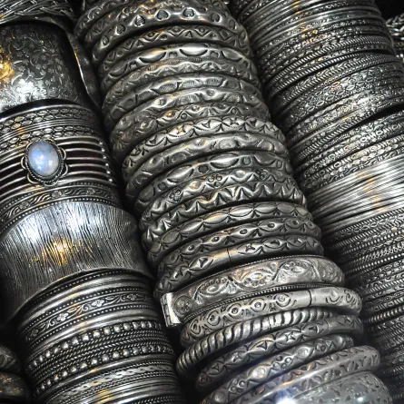 أساور فضة (مصدر الصورة Melissa Enderle\ getty images)