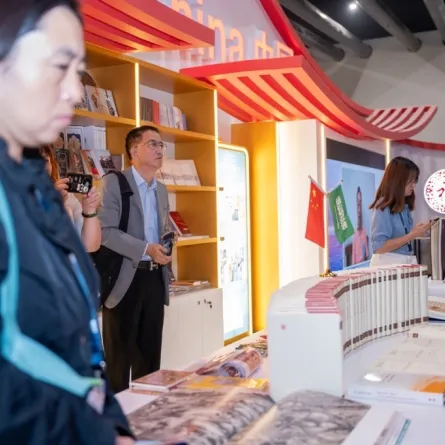  الجناح الصيني يعزز حضوره في معرض الرياض الدولي للكتاب 