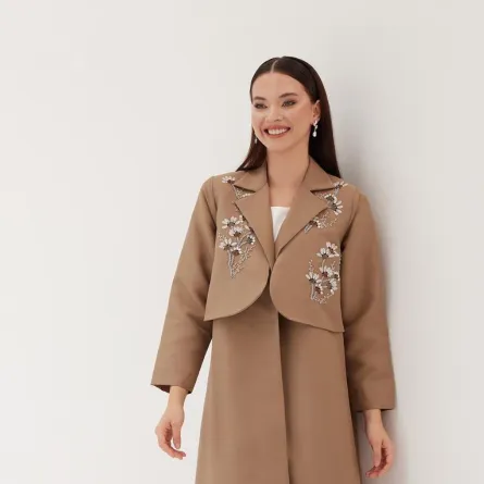 عباية من تصميم المصممة نور الظاهري