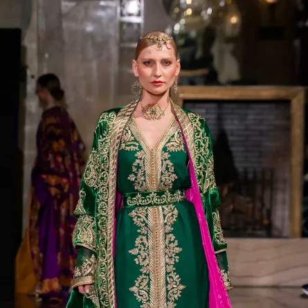 قفطان من ماركة Lamia Lakhsassi - الصورة من Launchmetrics/Spotlight ©