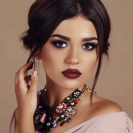 صيحات مكياج لليوم الوطني السعودي 93 - الصورة من Shutterstock