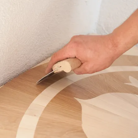 التطعيم والرسم على الخشب - الصورة من Shutterstock