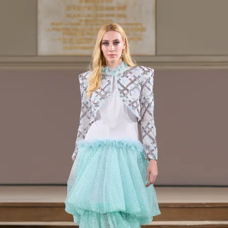 فساتين مسائية للمحجبات من هانوم أيداش Hanum Aidash (الصورة من موقع  Launchmetrics/Spotlight ©)