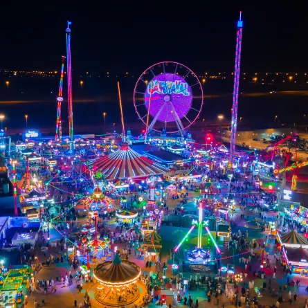 القرية العالمية تفتح أبوابها للزوار في دبي حتى الـ28 أبريل 2024 - الصورة من وام