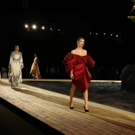 من عرض محمد آشي في افتتاح أسبوع الموضة في الرياض -تصوير مي الحربي 