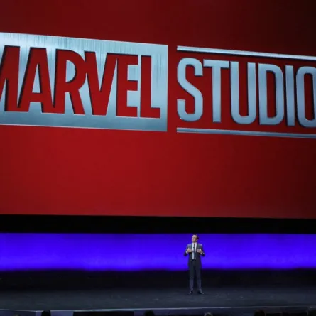 نائب الرئيس التنفيذي لشركة والت ديزني، رئيس التوزيع المسرحي، توني تشامبرز (The Walt Disney Company Executive Vice President, Head of Theatrical Distribution, Tony Chambers). مصدر الصورة: Ethan Miller/Getty Images/AFP 