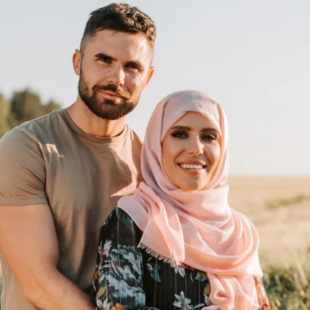 علامات حب الزوج لزوجته