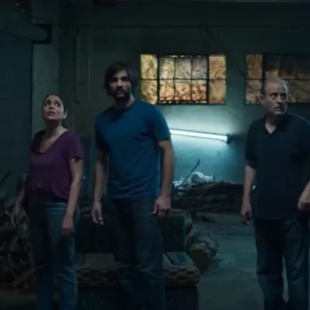 مسلسل الغريب- لقطة شاشة من قناة منصة شاهد على يوتيوب 