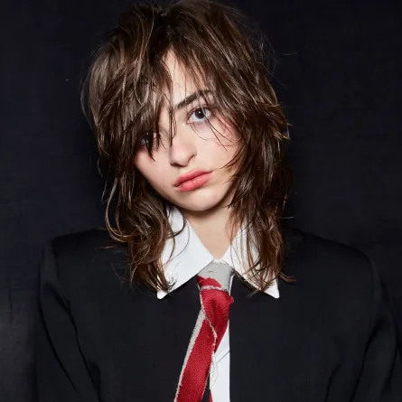 صيحات شعر غريبة ولافتة من أسبوع الموضة في باريس لربيع وصيف 2024