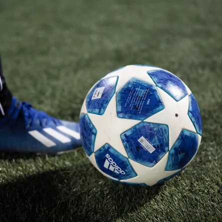 بطولة أكاديميات كرة القدم الأكبر من نوعها تنطلق في دبي. الصورة من موقع unsplash by Janosch Diggelmann