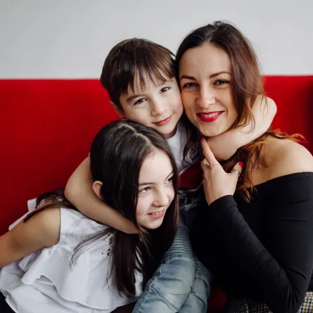 دراسة: النساء اللاتي أنجبن عدة أطفال أقل عرضة للإصابة بالخرف (المصدر: Freepik)