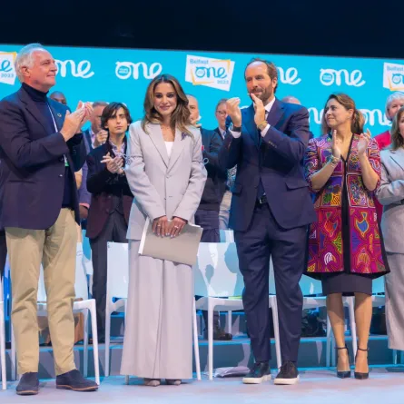 الملكة رانيا تشارك في قمة عالم شاب واحد -مصدر الصورة: الديوان الملكي الهاشمي