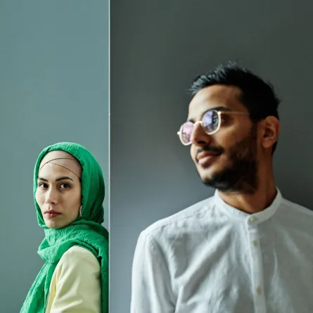 علامات الإعجاب عند الرجل الخجول