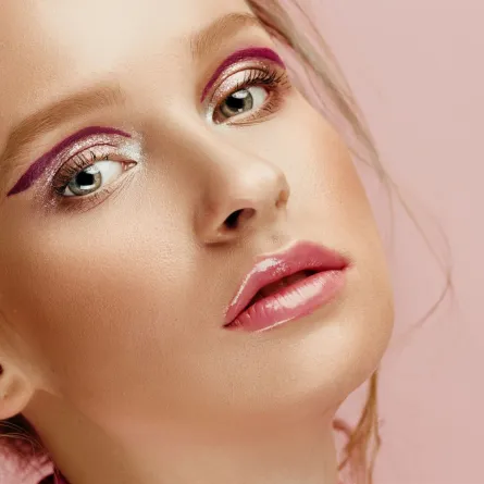 رسمات أيلاينر ومكياج عيون