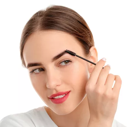 علاج فراغات الحواجب