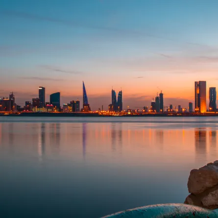 البحرين. الصورة من موقع unsplash by Charles-Adrien Fournier