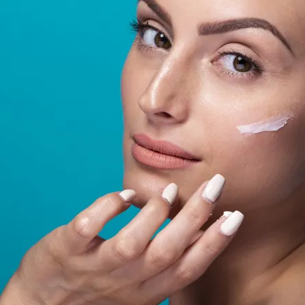 ترطيب البشرة الدهنية- الصورة من Freepik 